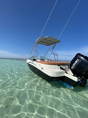 speedbooat tour with 1 motor